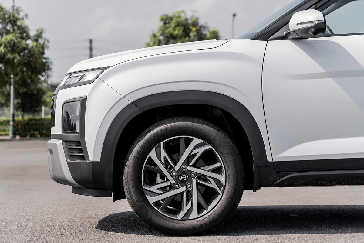 Vành hợp kim kích thước 17 inch thiết kế 2 tông màu thể thao